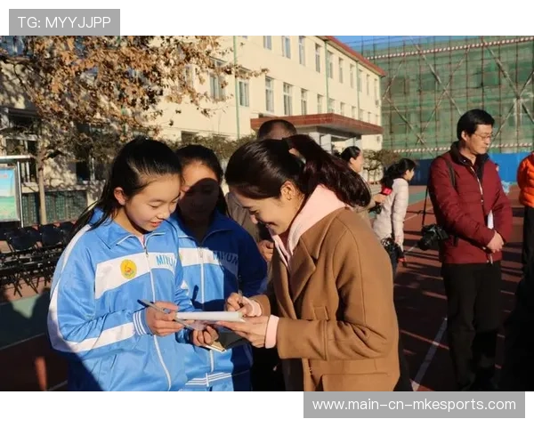 世界冠军模仿小孩庆祝动作：童趣与冠军精神的完美融合