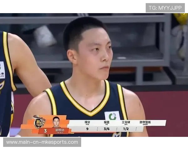 广东胡明轩三分飚中，比分拉开12分