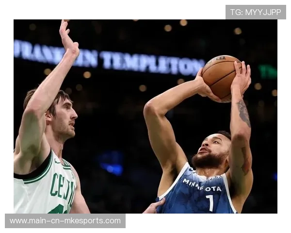 森林狼替补连续得分让观众欢呼