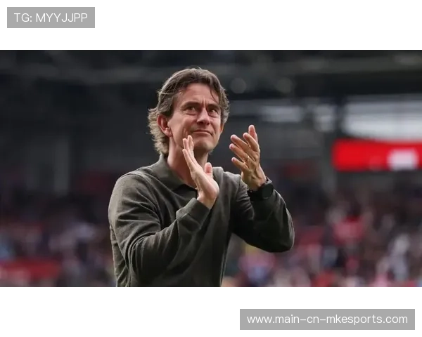 热刺连续短传撬动对手防线成功转化为射门,展现完美进攻艺术 热刺连续短传撬动对手防线成功转化为射门,展现完美进攻艺术